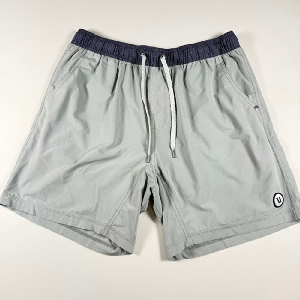 Vuori Kore Shorts Mens Grey Navy Blue Built-in Liner Athletic Gym XL 7.5" Inseam
